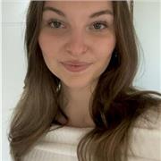 Mathe Nachhilfelehrerin, die alle Schülerinnen und Schüler bis zur 4 Klasse Unterricht